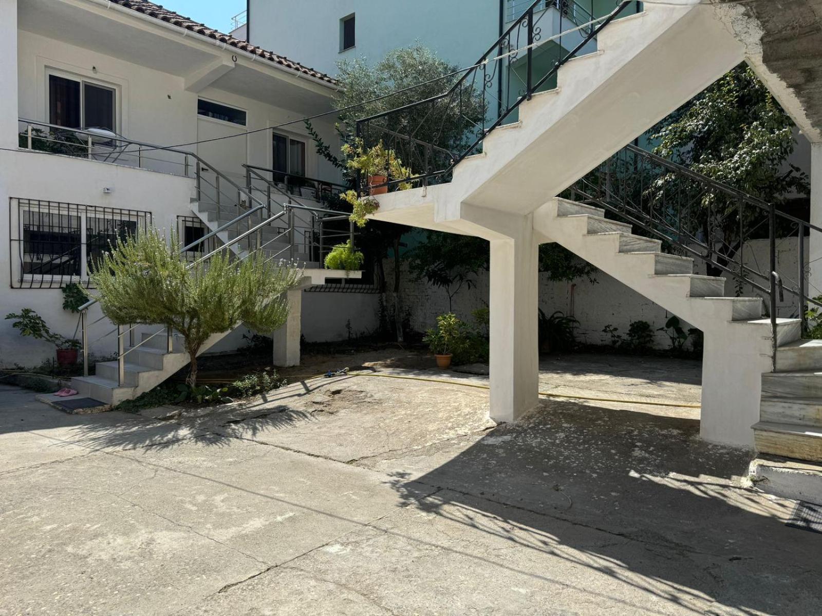 ホテル Ibras House ドゥラス エクステリア 写真