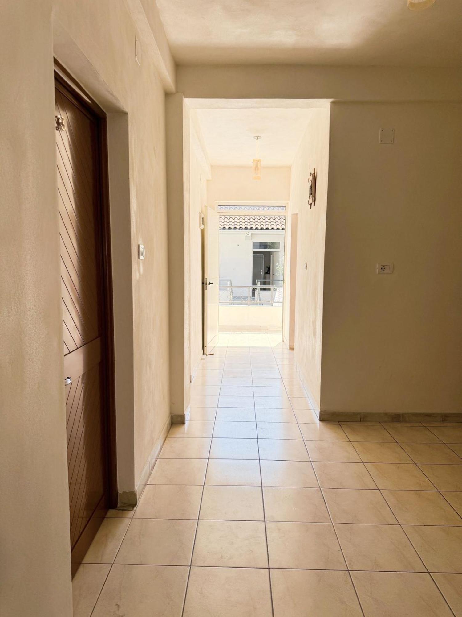 ホテル Ibras House ドゥラス エクステリア 写真